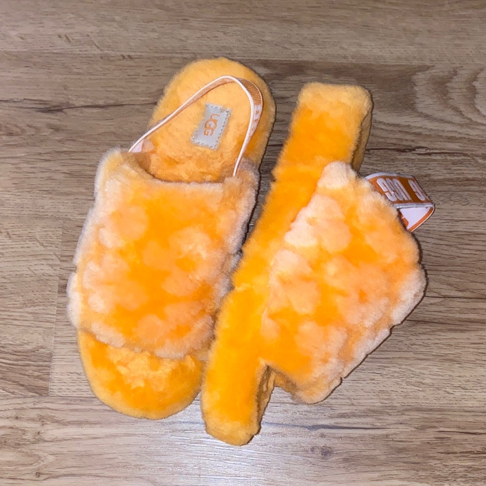 UGG 9 Vibrant Orange Fluffy Slippers